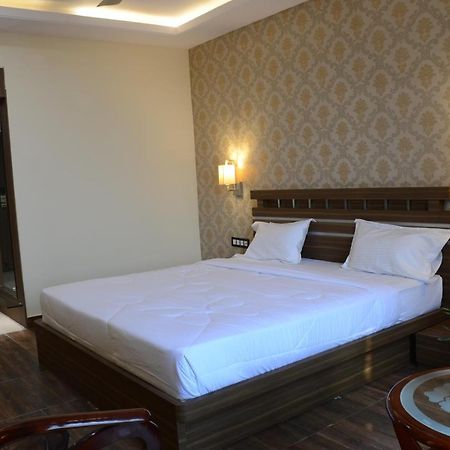 Hotel Puja Residency Varanasi Exterior foto