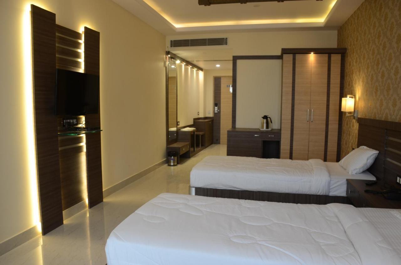 Hotel Puja Residency Varanasi Exterior foto