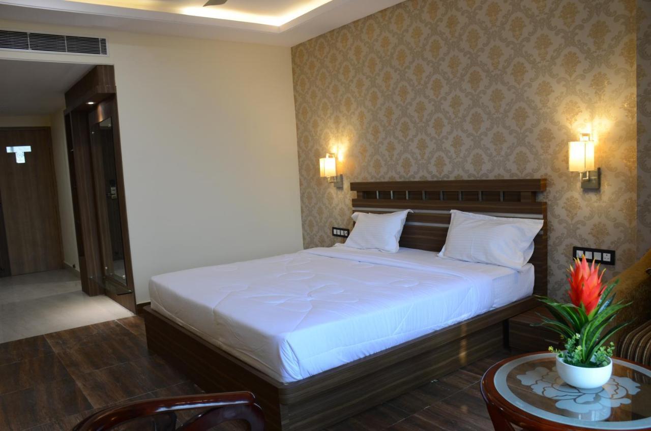 Hotel Puja Residency Varanasi Exterior foto