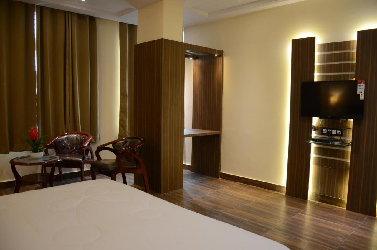 Hotel Puja Residency Varanasi Exterior foto